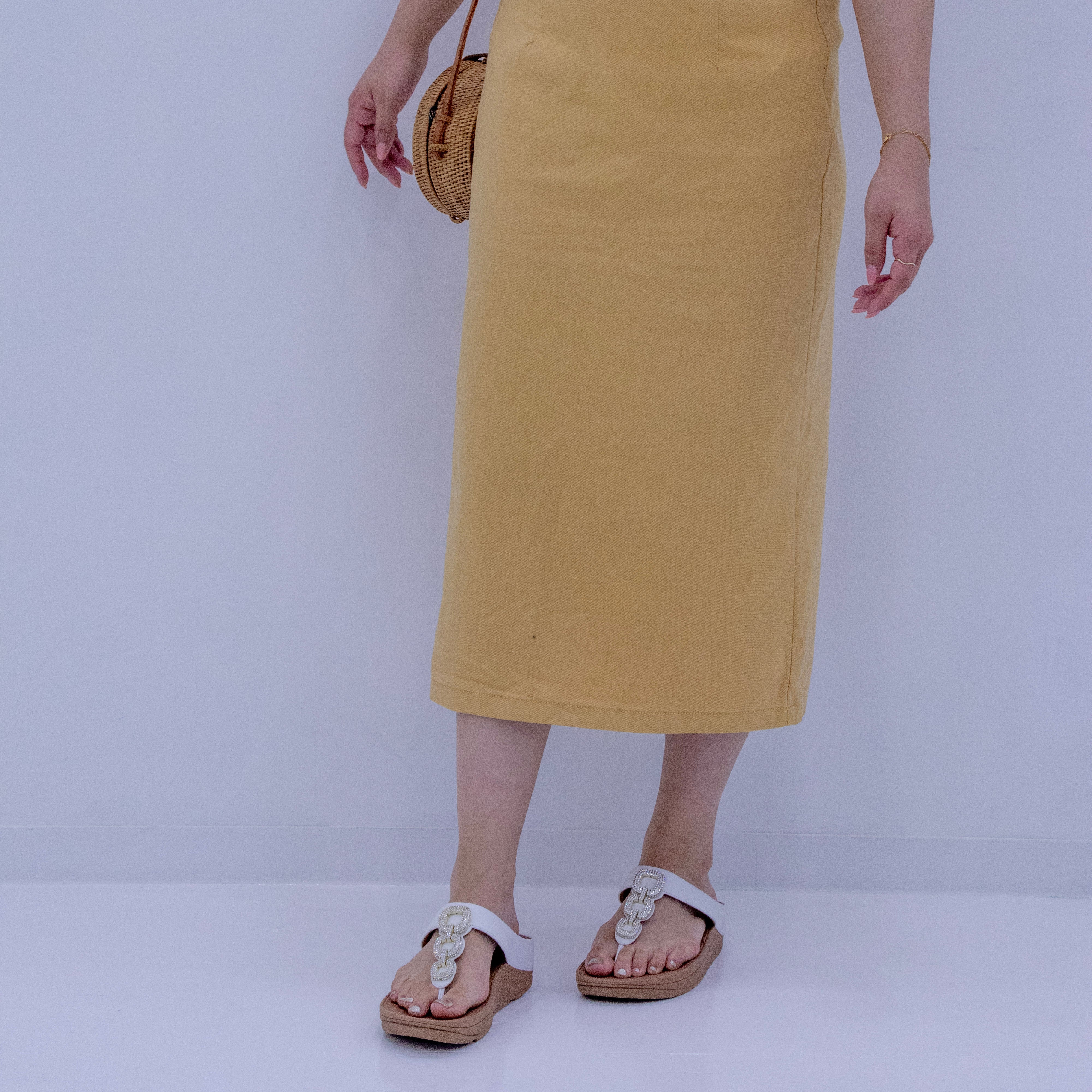 FINO CRYSTAL-CHAIN LEATHER TOE-POST SANDALS｜fitflop
