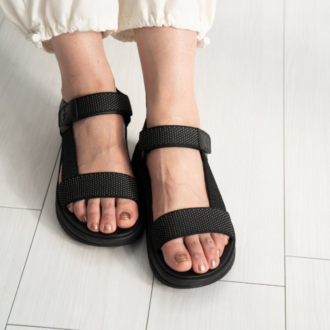 SVEC（シュベック）の「クロス バックストラップ サンダル（サンダル）」 - WEAR