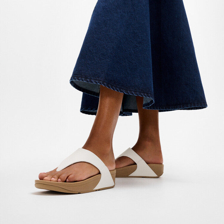 LULU SHIMMERLUX TOE-POST SANDALS｜fitflop(フィットフロップ)公式